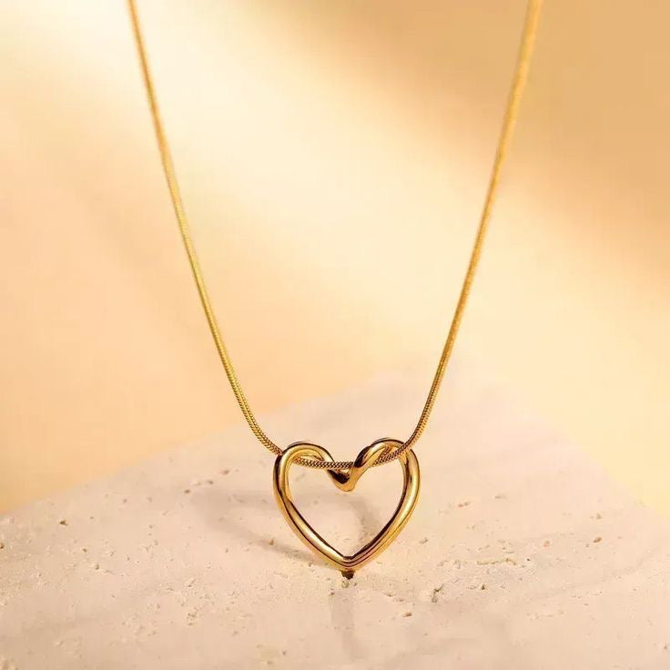 Anti Tarnish Twisted Love Necklace