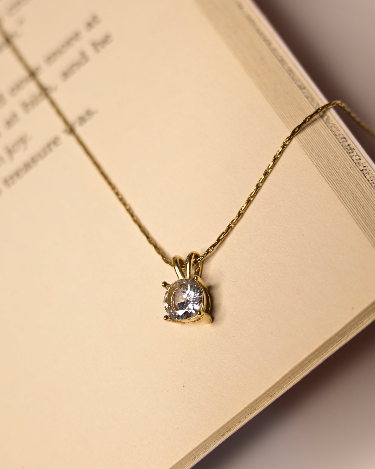 White single stone Anti Tarnish Necklace