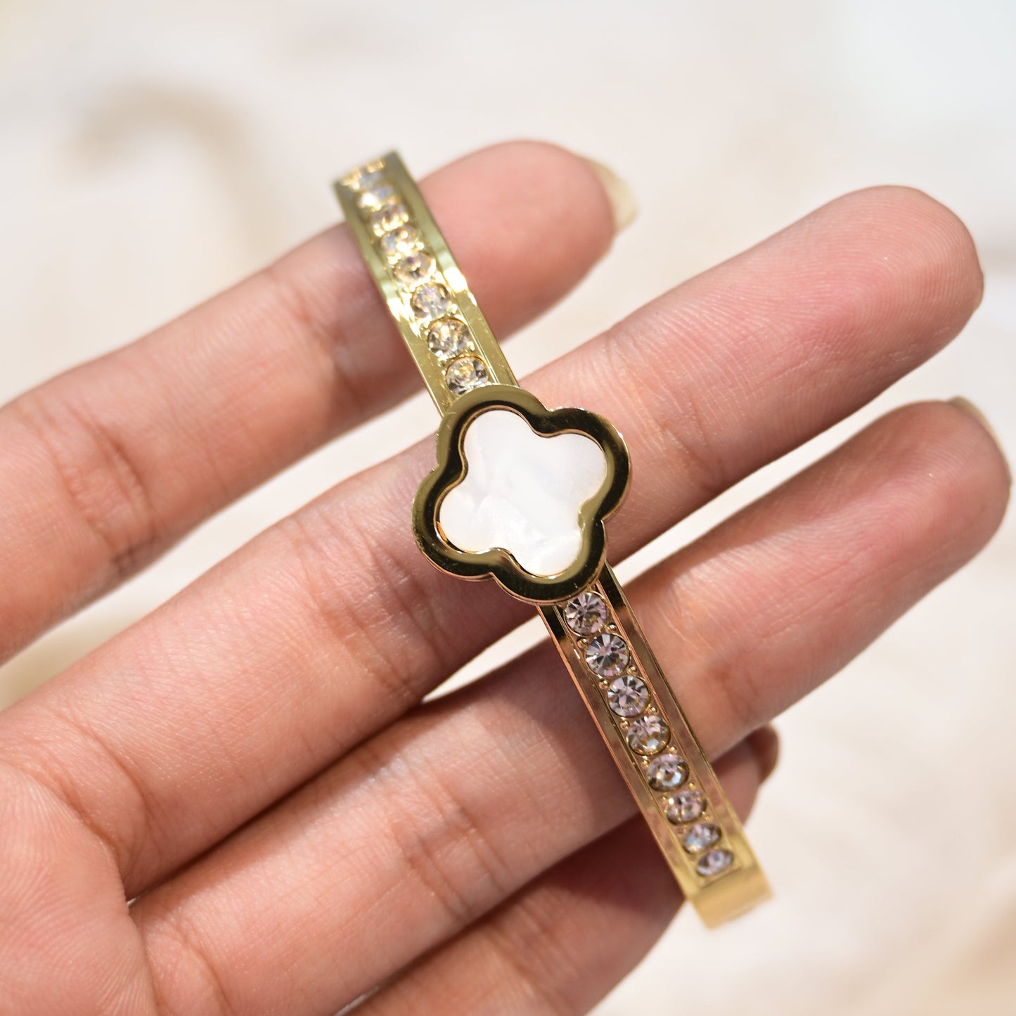Single Clover MOP Anti Tarnish Kada