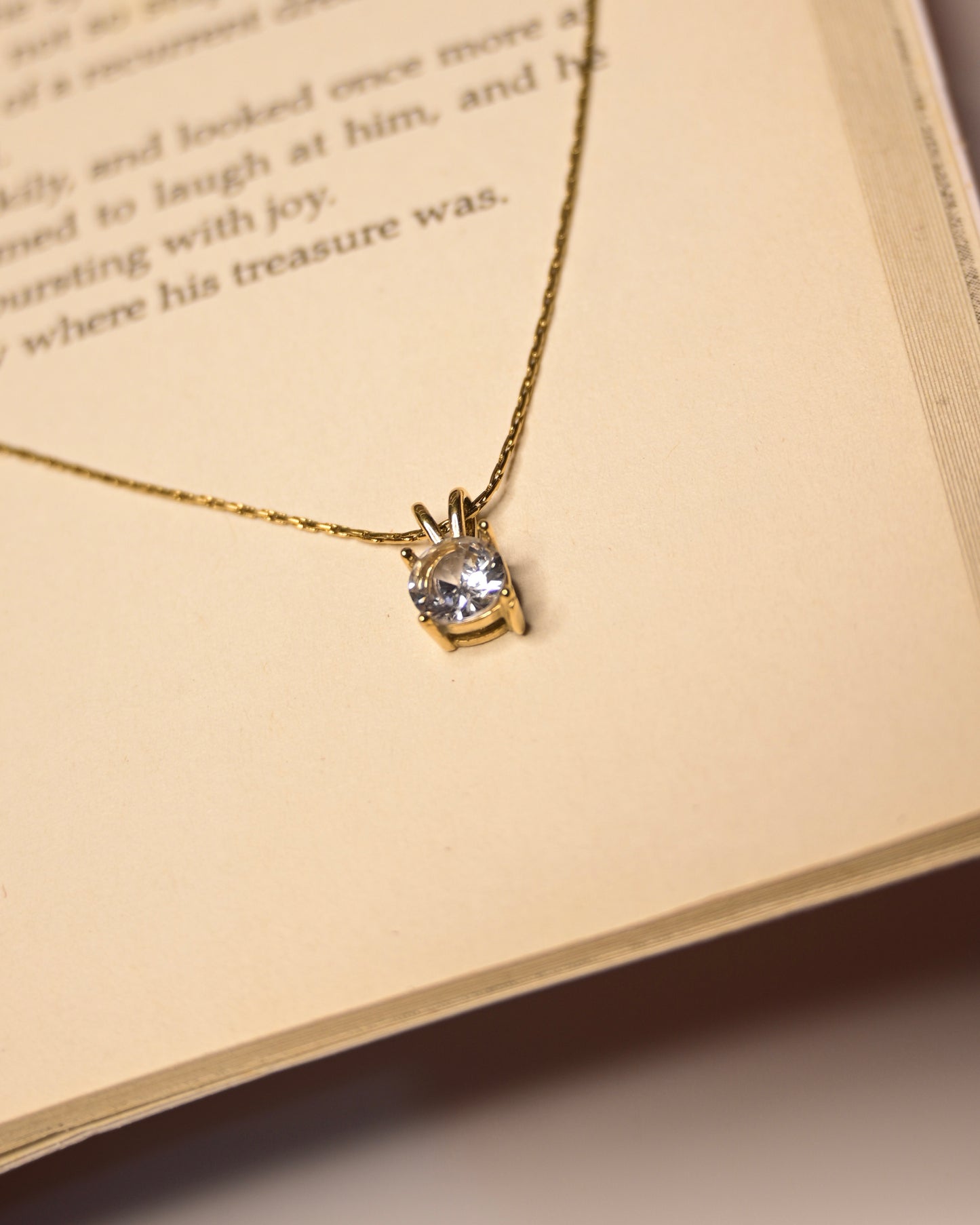 White single stone Anti Tarnish Necklace